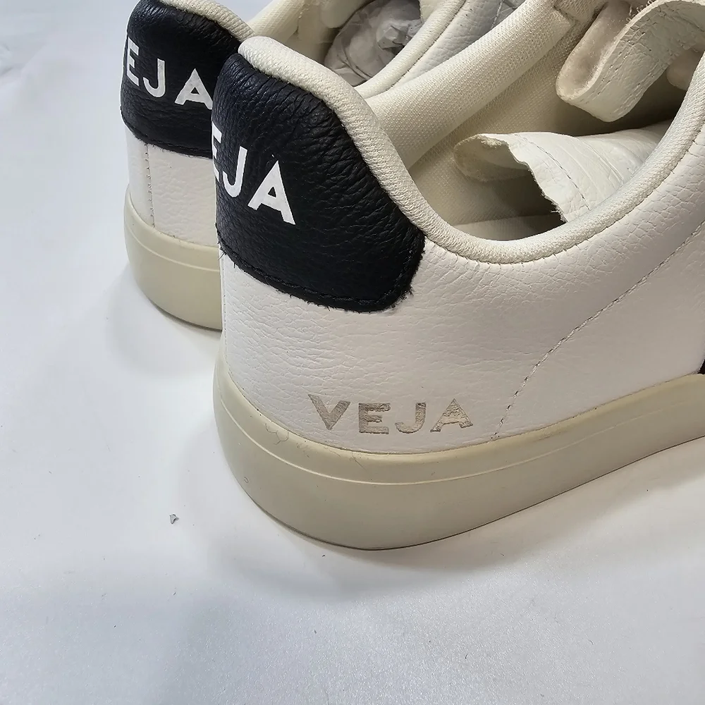 Veja Recife Sneaker in Extra White & Black - Picture 6 of 10